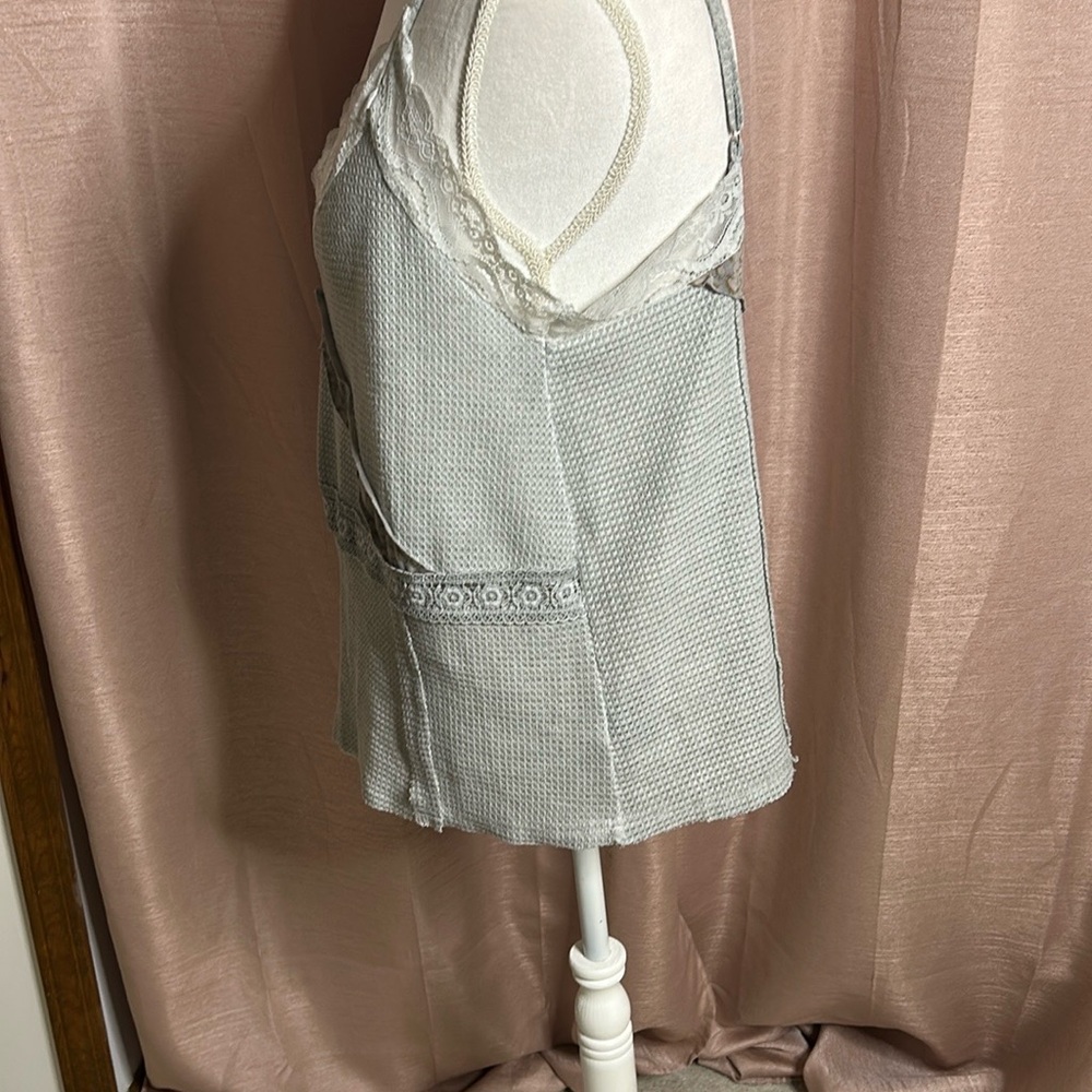 POL, Lace Trim Gray Cami Top MED - Picture 3 of 13